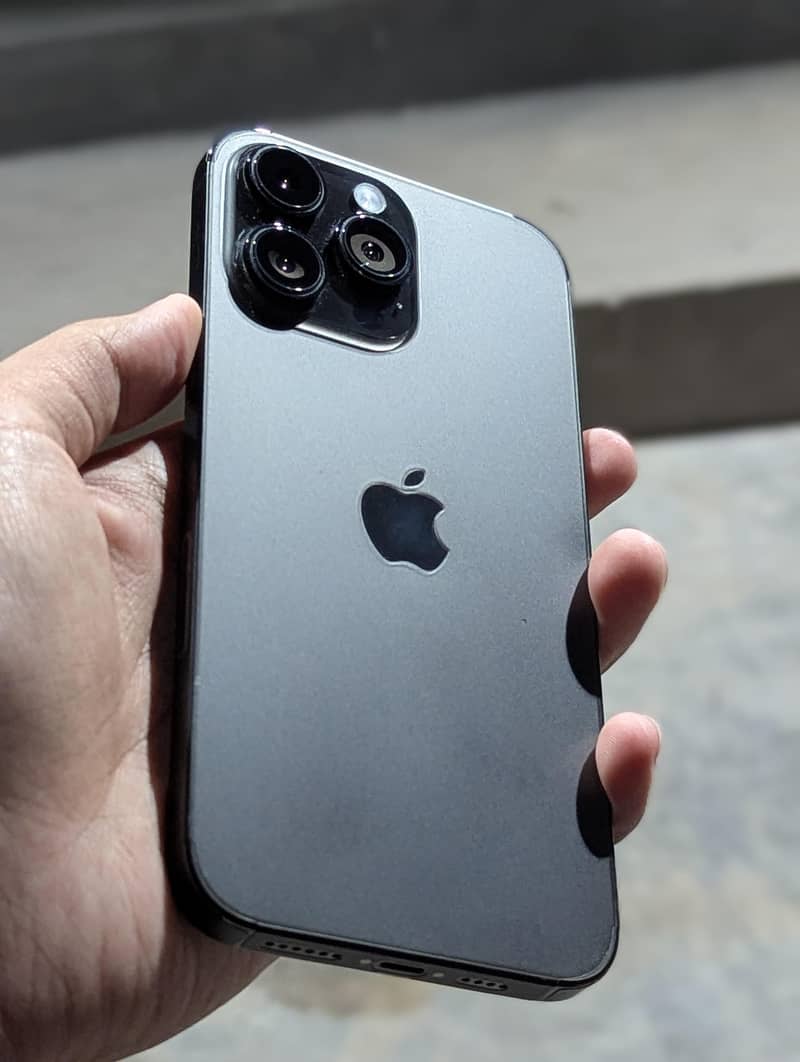 Apple iPhone 14 Pro Max 0
