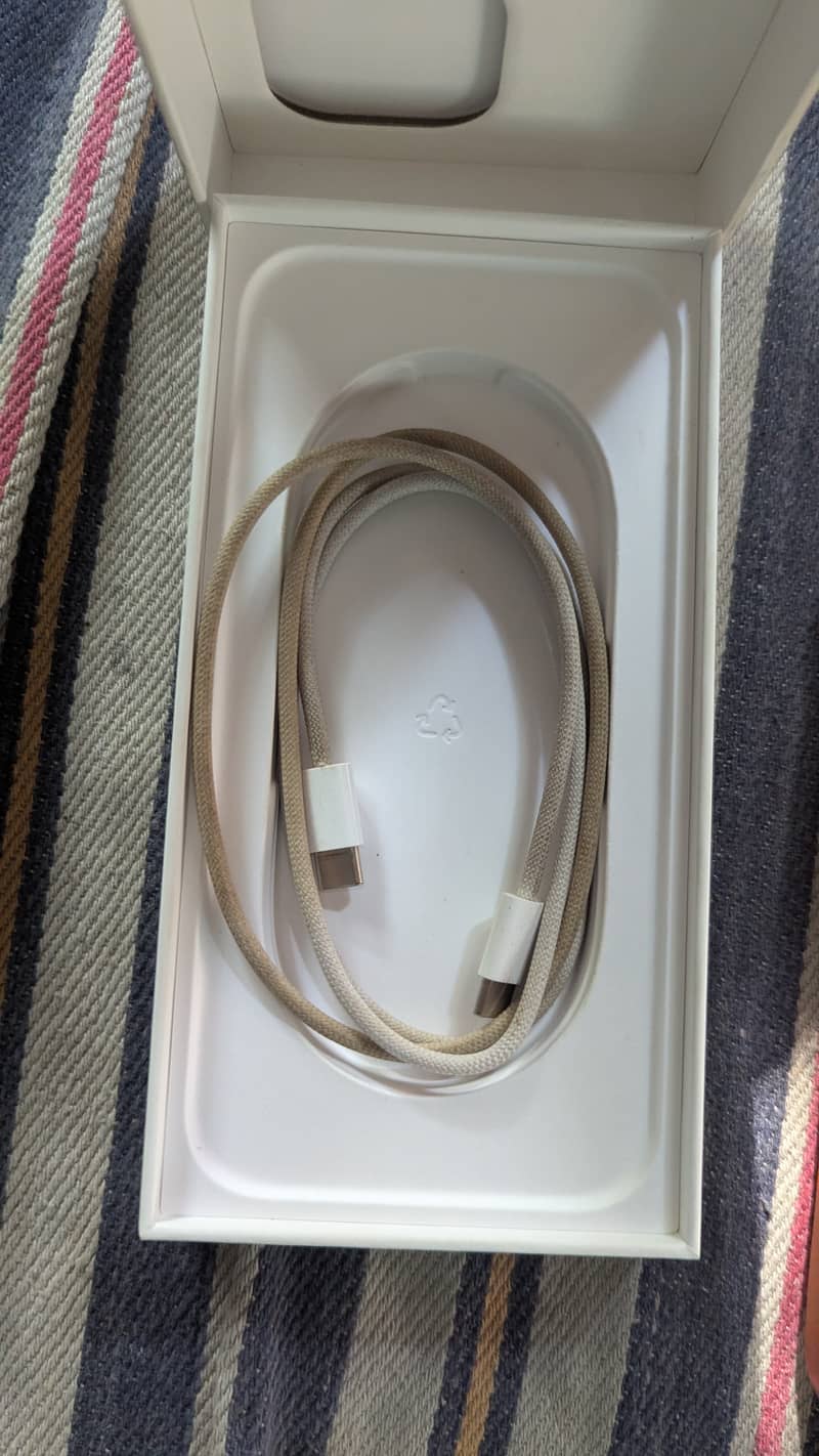 Apple iPhone 16 Pro Max 1