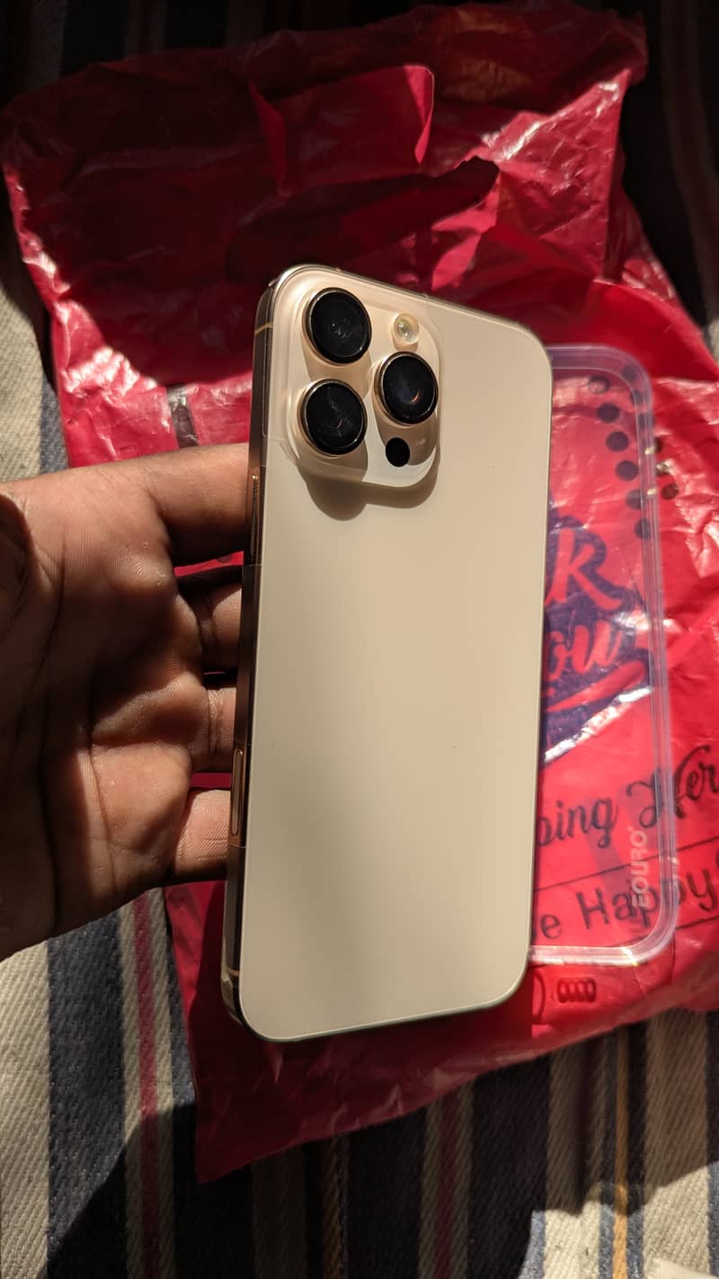 Apple iPhone 16 Pro Max 4