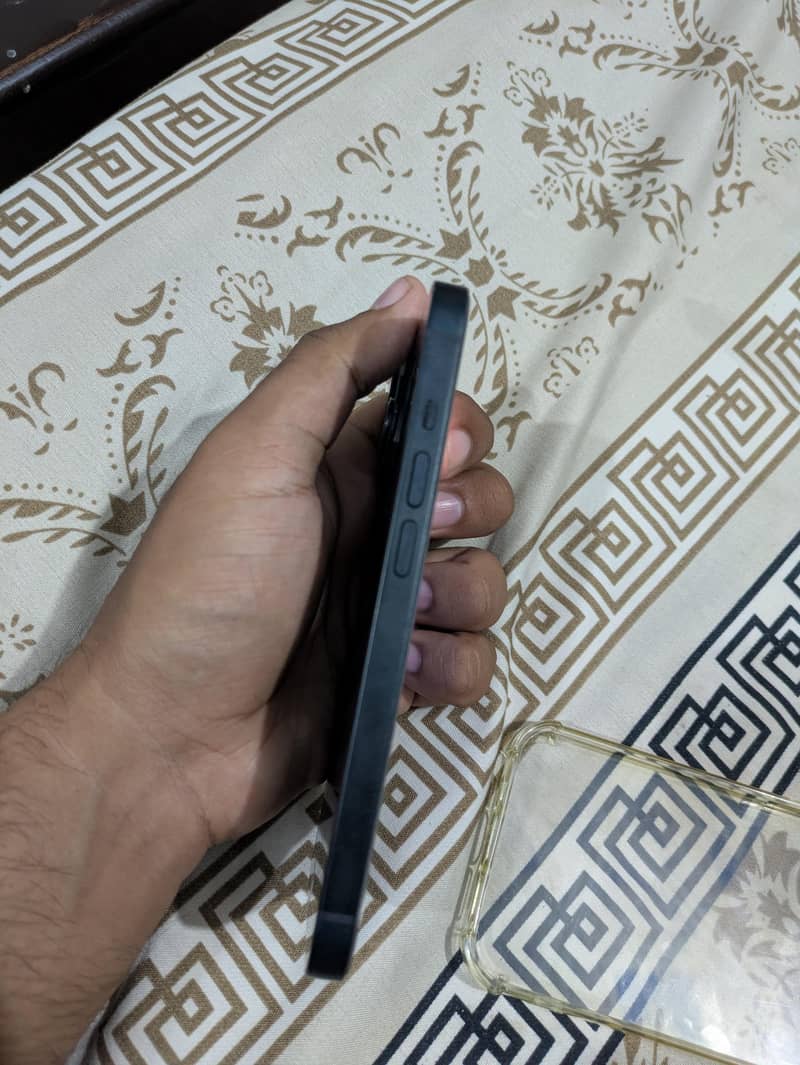 Apple iPhone 14 4