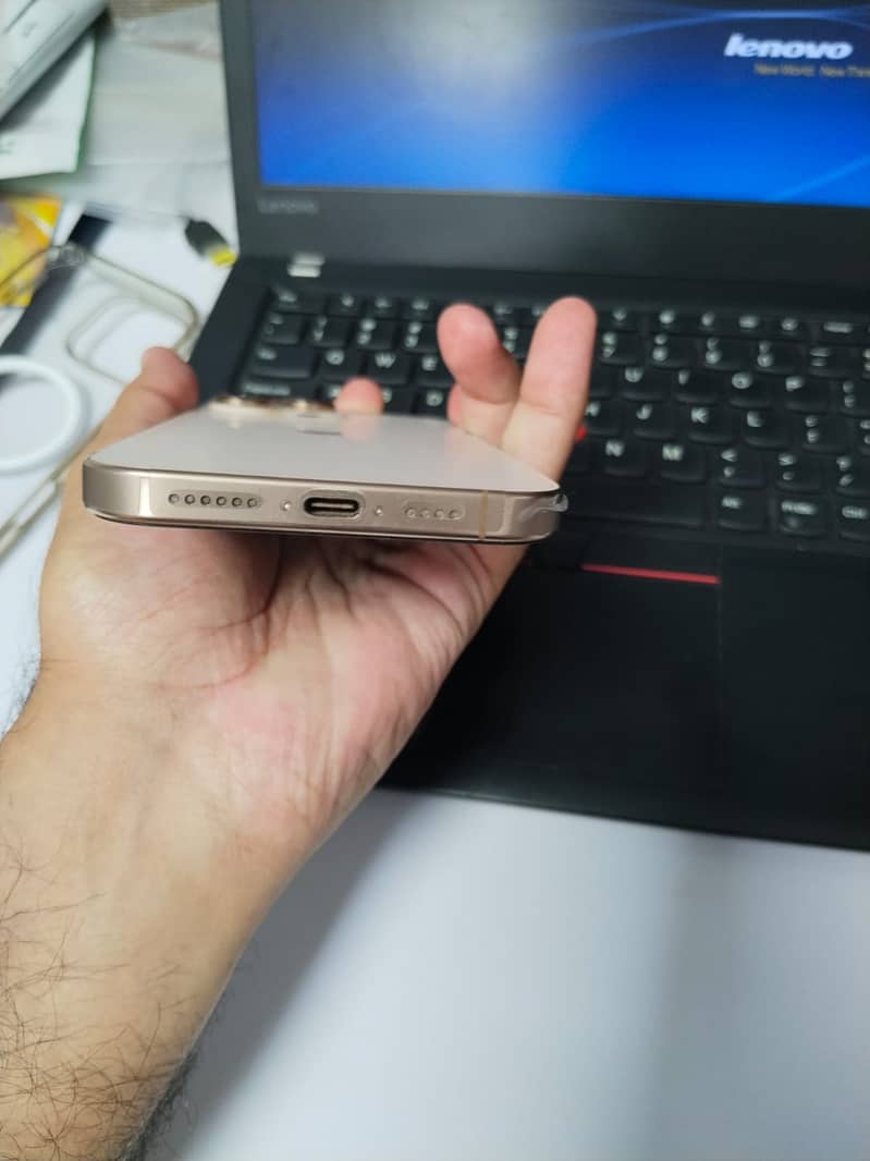 Apple iPhone 16 Pro Max 2