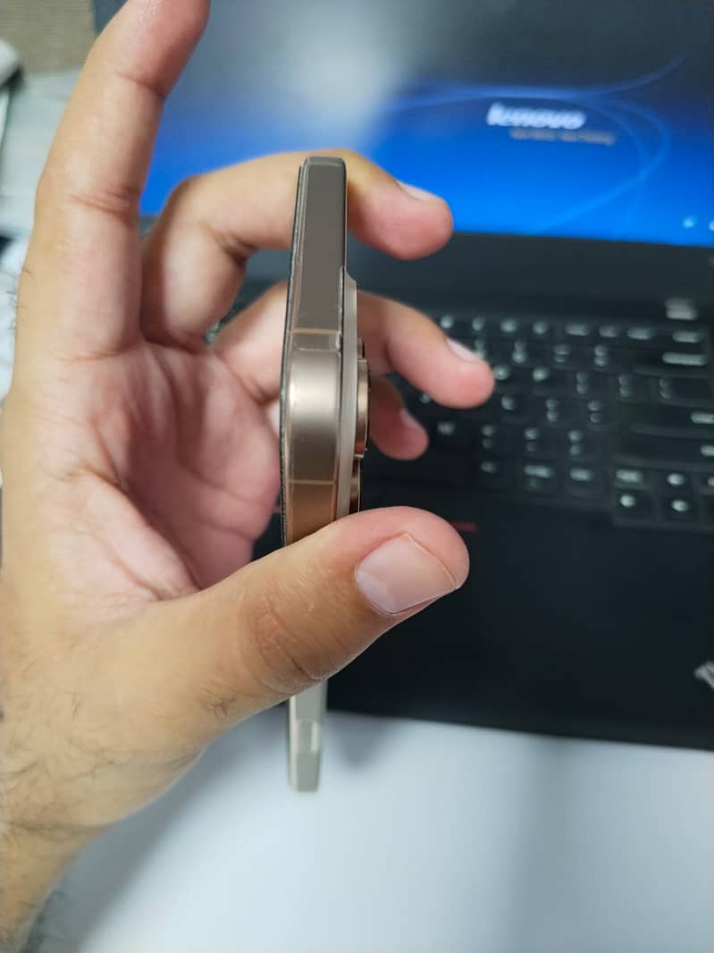 Apple iPhone 16 Pro Max 3