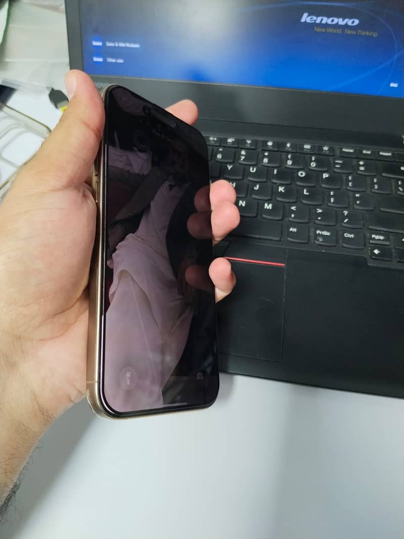 Apple iPhone 16 Pro Max 4