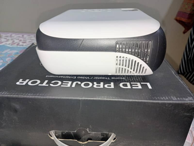 led projector 7