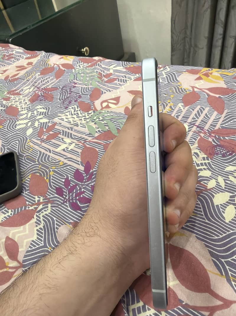 Apple iPhone 15 2