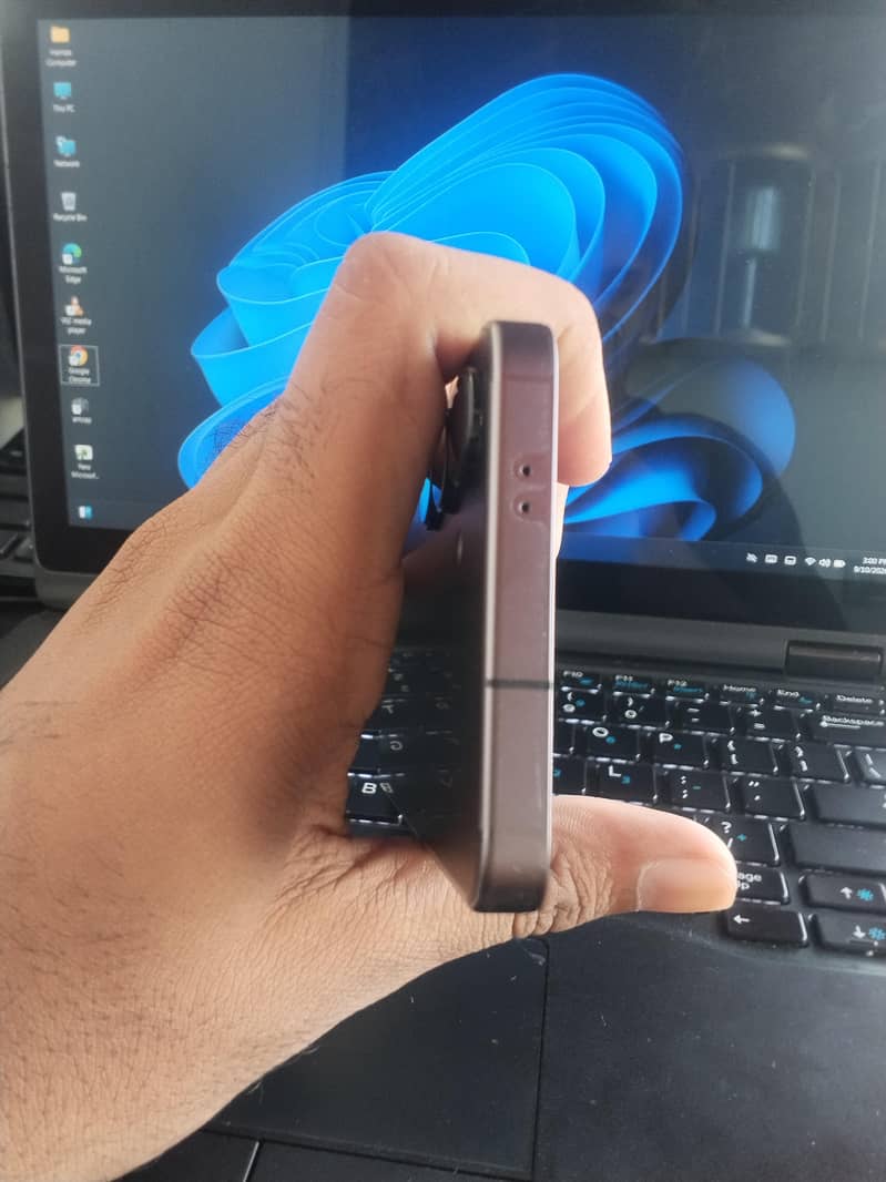 Samsung S24 4