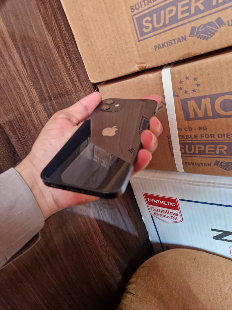 Apple iPhone 12 1