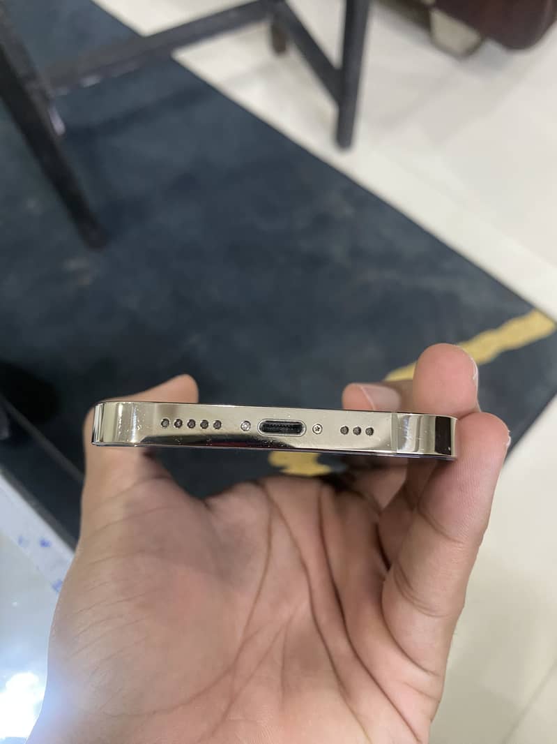 iPhone 14 Pro JV 6