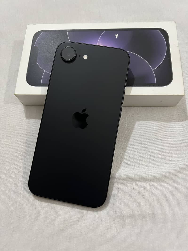 Apple iPhone 17e 0