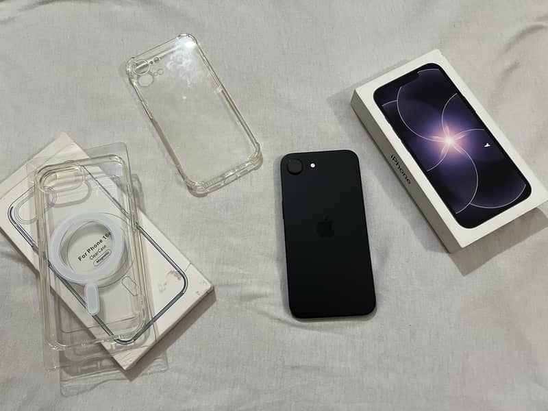 Apple iPhone 17e 1