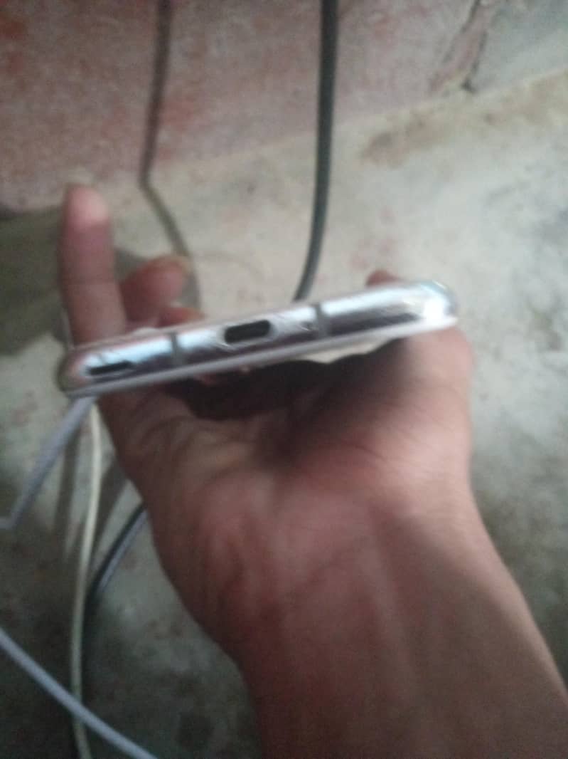 Sharp Aquos R2 1
