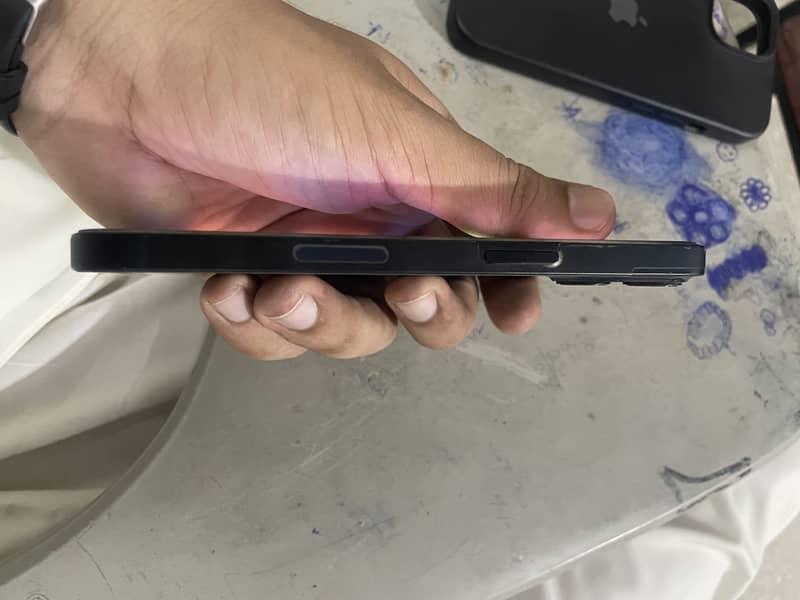 Apple iPhone 13 2