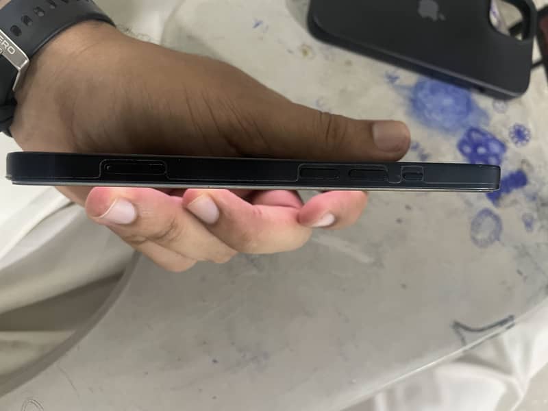 Apple iPhone 13 4