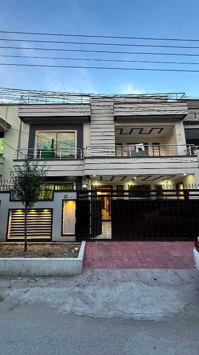 10 MARLA WELL MAINTAINED DOUBLE UNIT HOUSE AVAILABLE FOR SALE | 2 MIN DRIVING DISTANCE TO HIGHWAY | ALL FACILITIES AVAILABLE