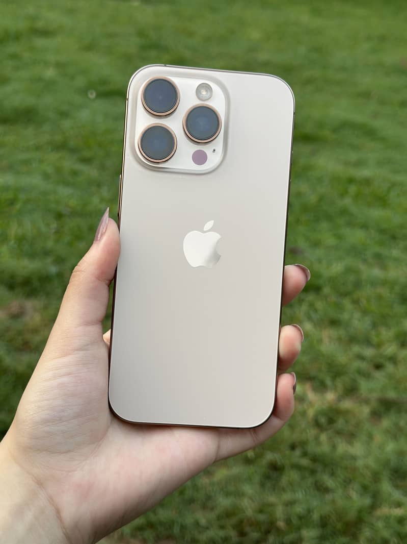 Apple iPhone 16 Pro 3