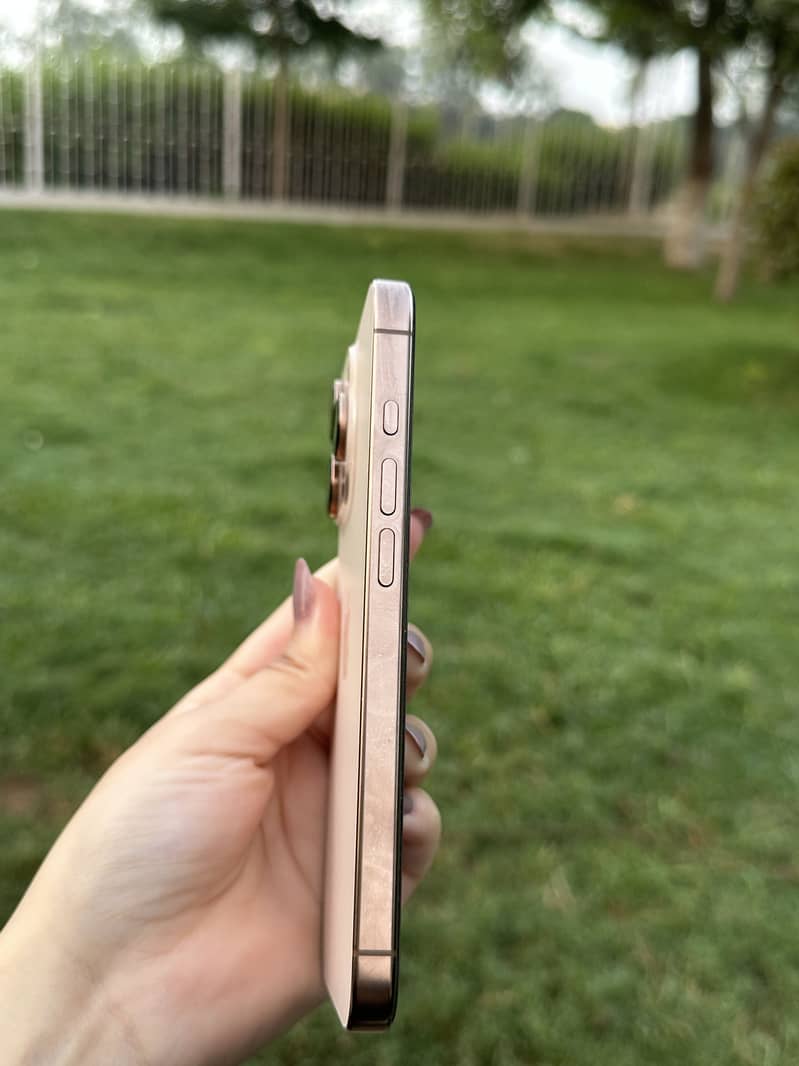 Apple iPhone 16 Pro 6