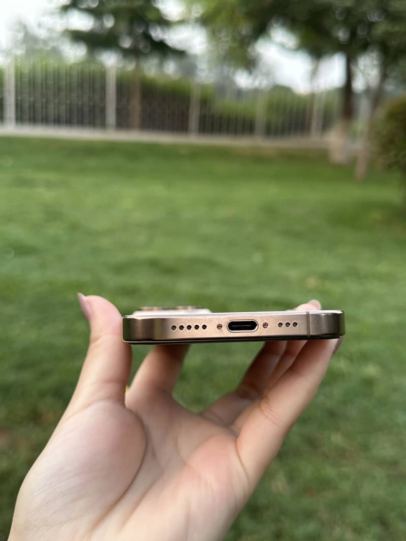 Apple iPhone 16 Pro 7
