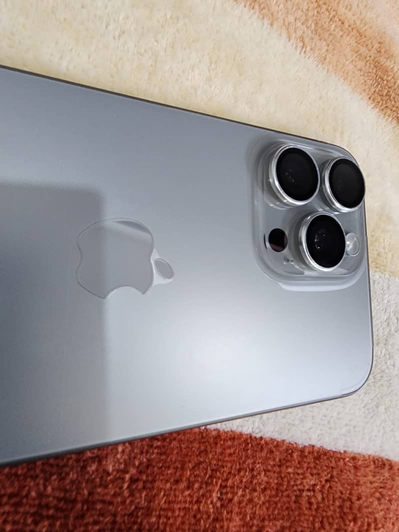 Apple iPhone 15 Pro Max 0
