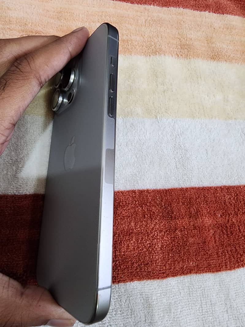 Apple iPhone 15 Pro Max 1