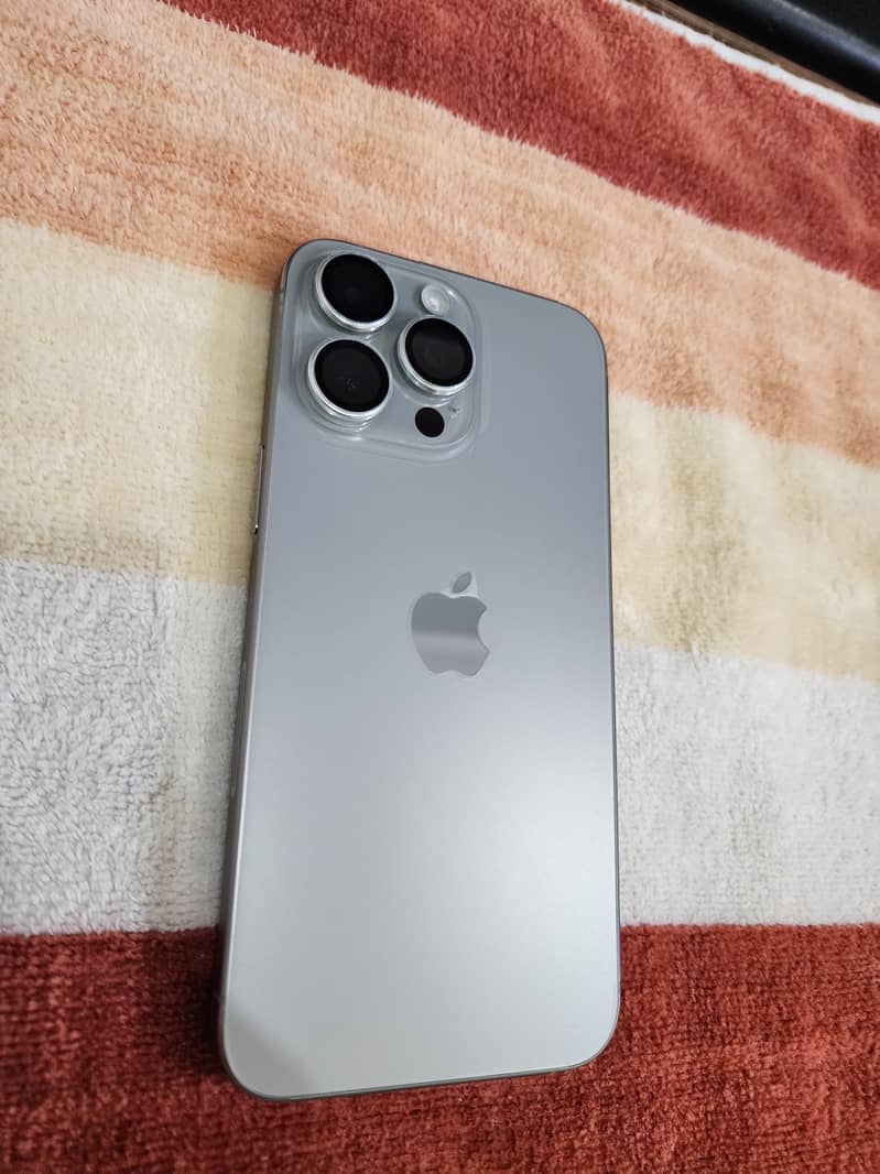 Apple iPhone 15 Pro Max 2