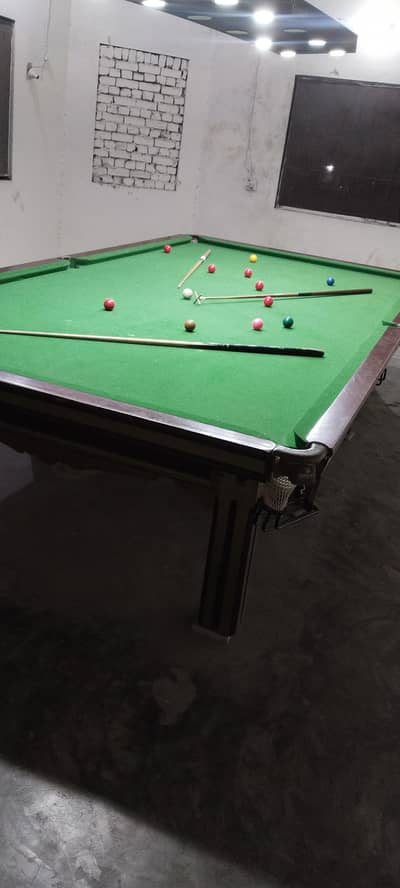 snoker table