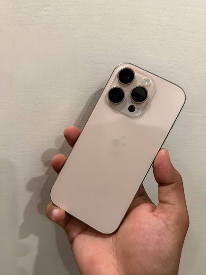 Apple iPhone 16 Pro 3