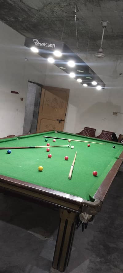 snoker table
