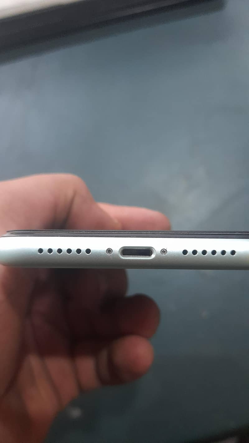 Apple iPhone 11 7