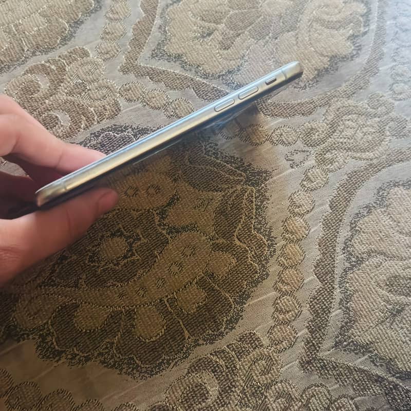 Apple iPhone X 3
