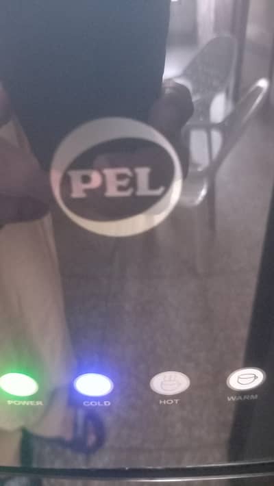 Pel water dispenser with curved glass in new and 10/10 condition