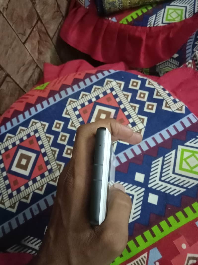 Google Pixel 7a 5