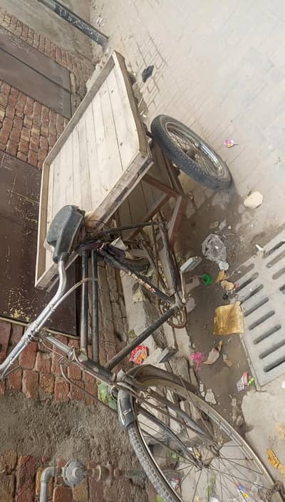 Cycle Rikshaw. 03084515611 Mandi k liye or saman uthany k liye