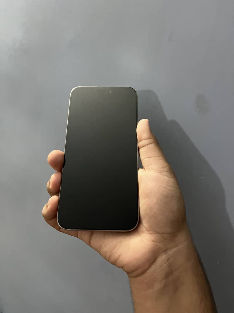 Apple iPhone 15 Pro Max 4