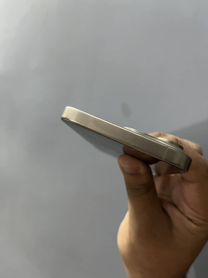 Apple iPhone 15 Pro Max 6