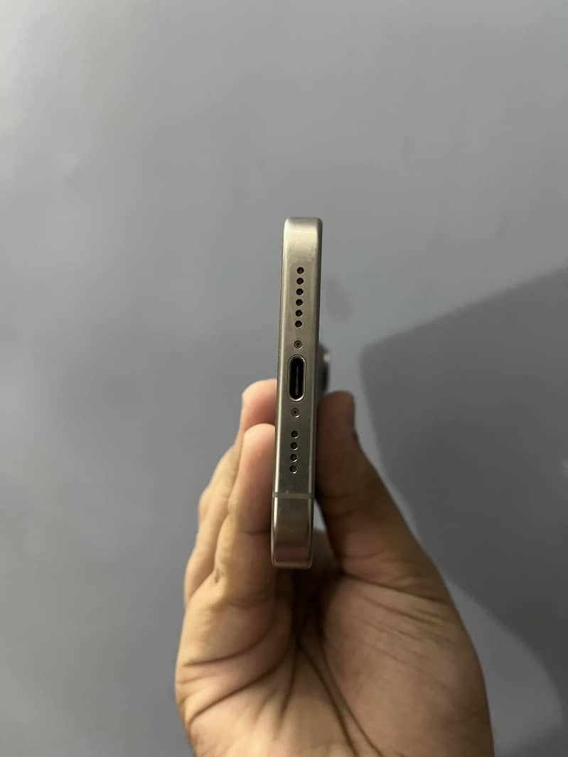 Apple iPhone 15 Pro Max 9