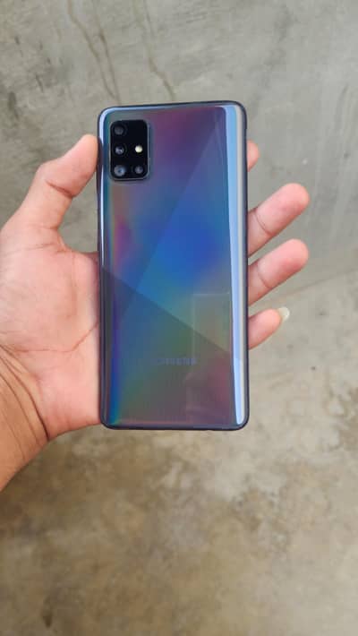 Samsung Mobile A51.6gb ram 128 memory