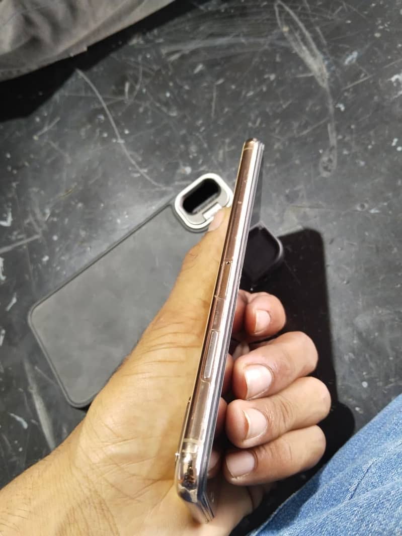 Apple iPhone XS Max 0
