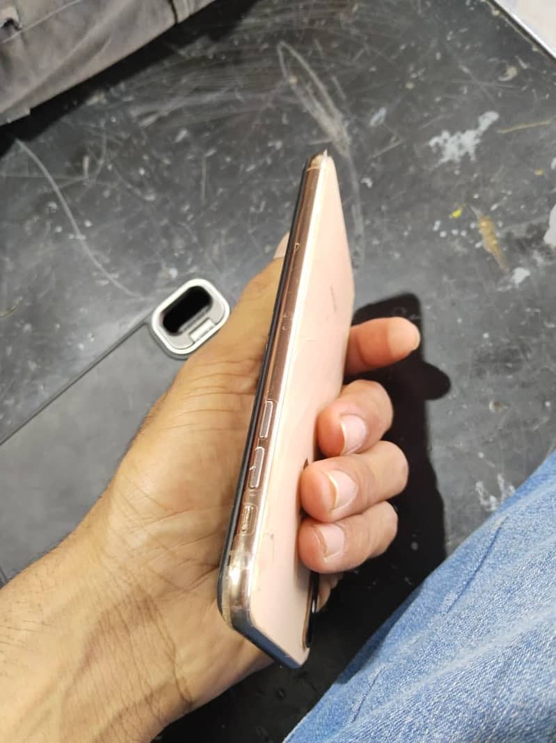 Apple iPhone XS Max 1