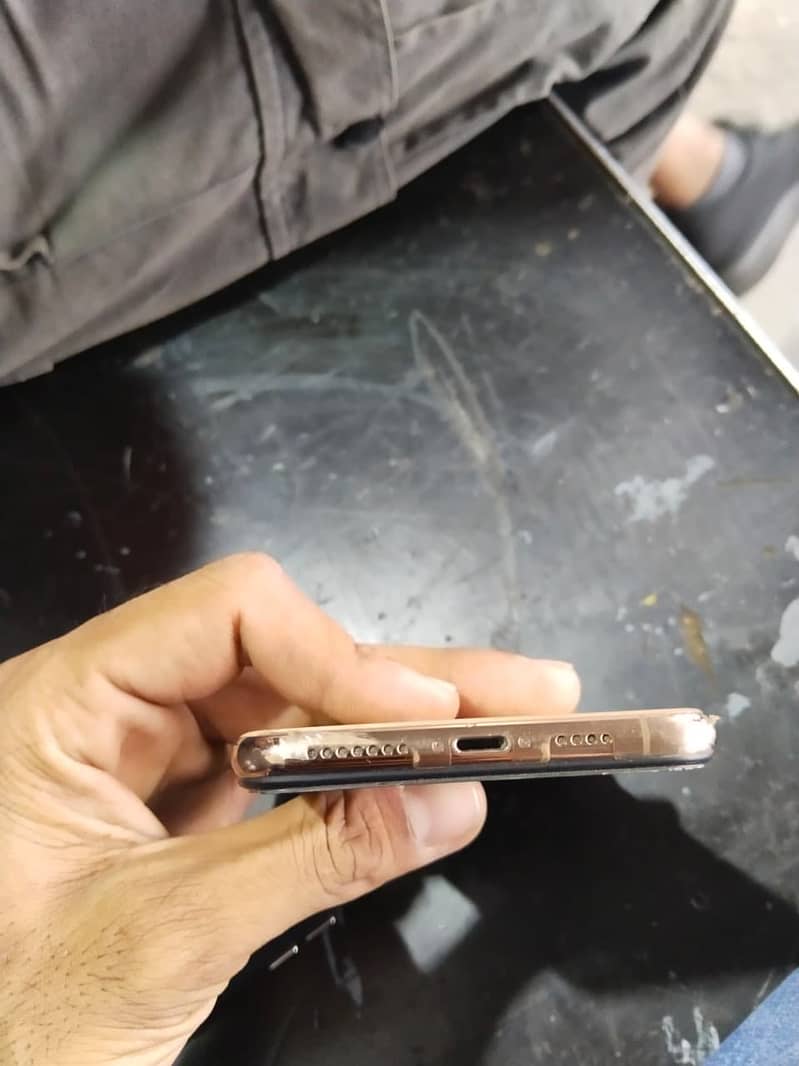 Apple iPhone XS Max 6