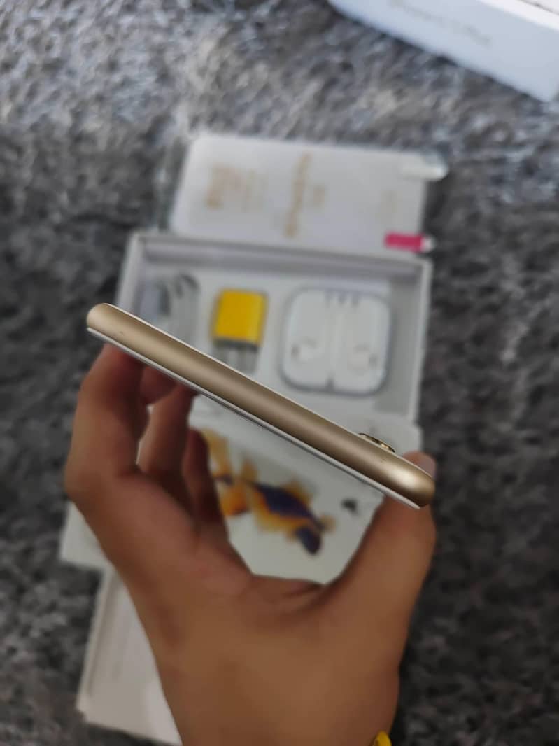 Apple iPhone 6S Plus 2