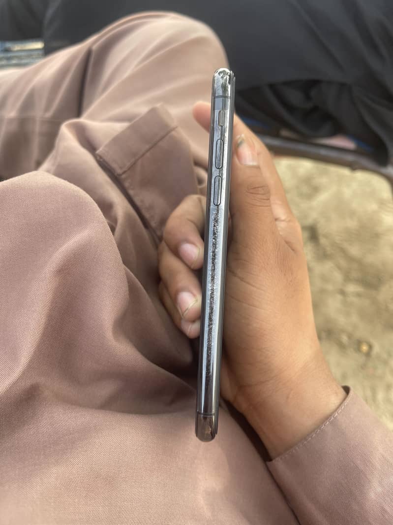 Apple iPhone X 3