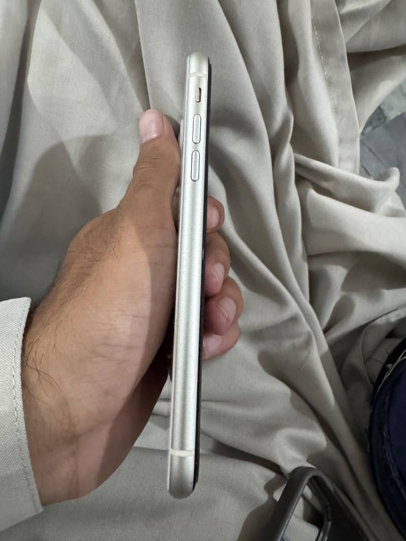 IPHONE 11 1