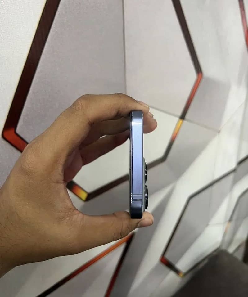 Apple iPhone 13 Pro 1
