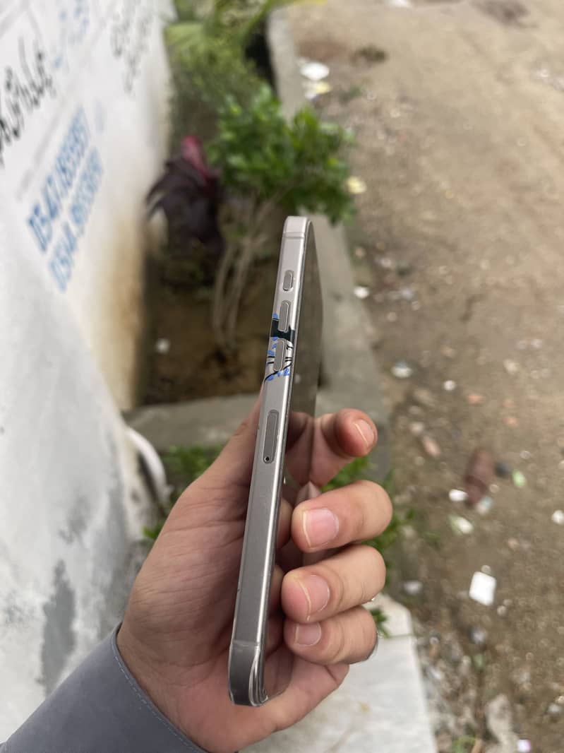 Apple iPhone 16 Pro Max 3