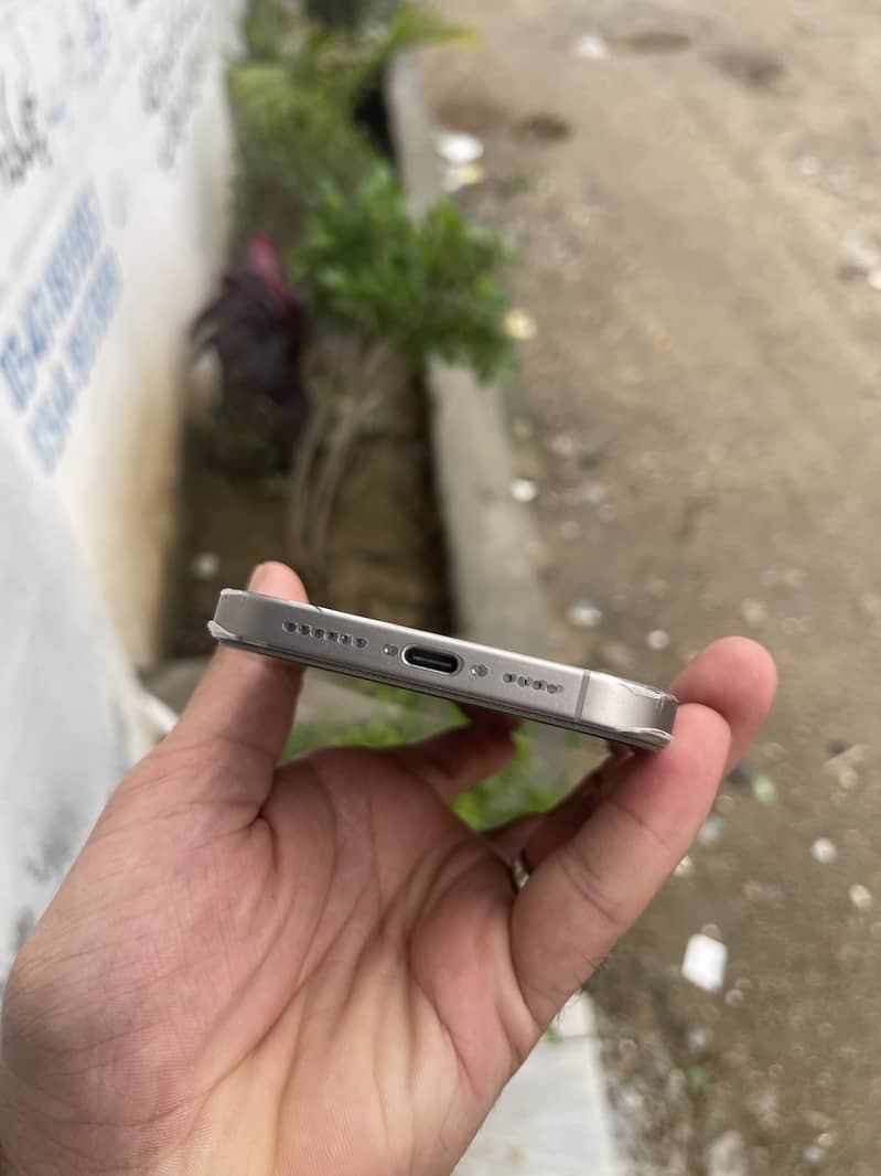 Apple iPhone 16 Pro Max 5
