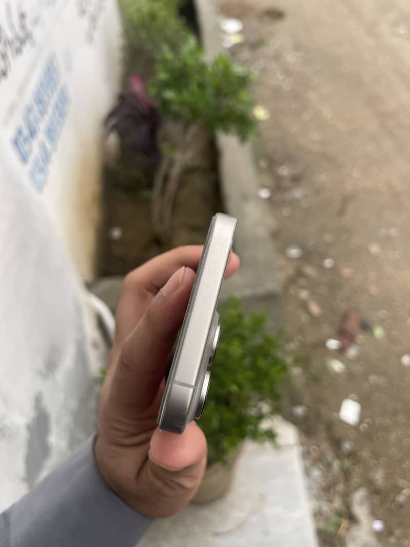 Apple iPhone 16 Pro Max 6