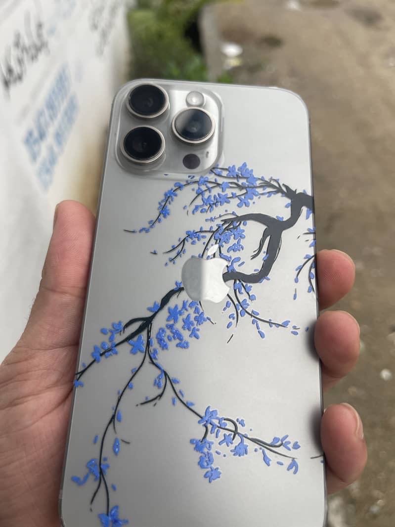 Apple iPhone 16 Pro Max 8