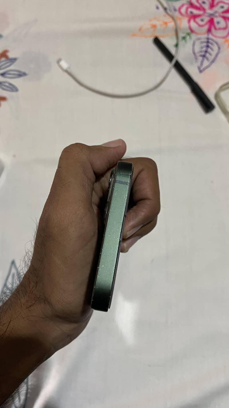 Apple iPhone 13 3