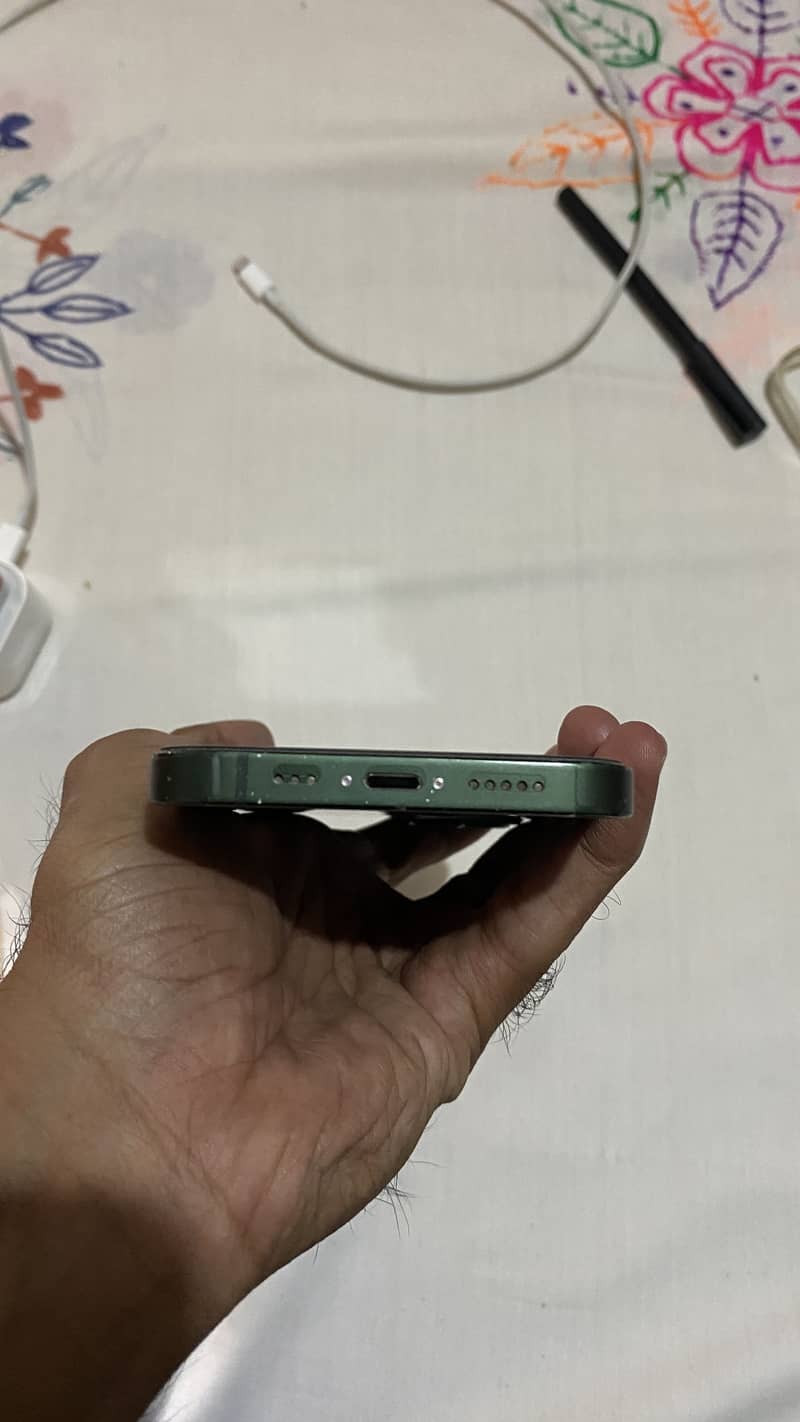 Apple iPhone 13 5