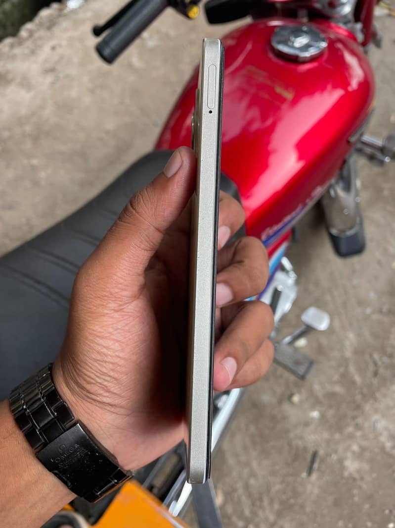 Realme C53 4